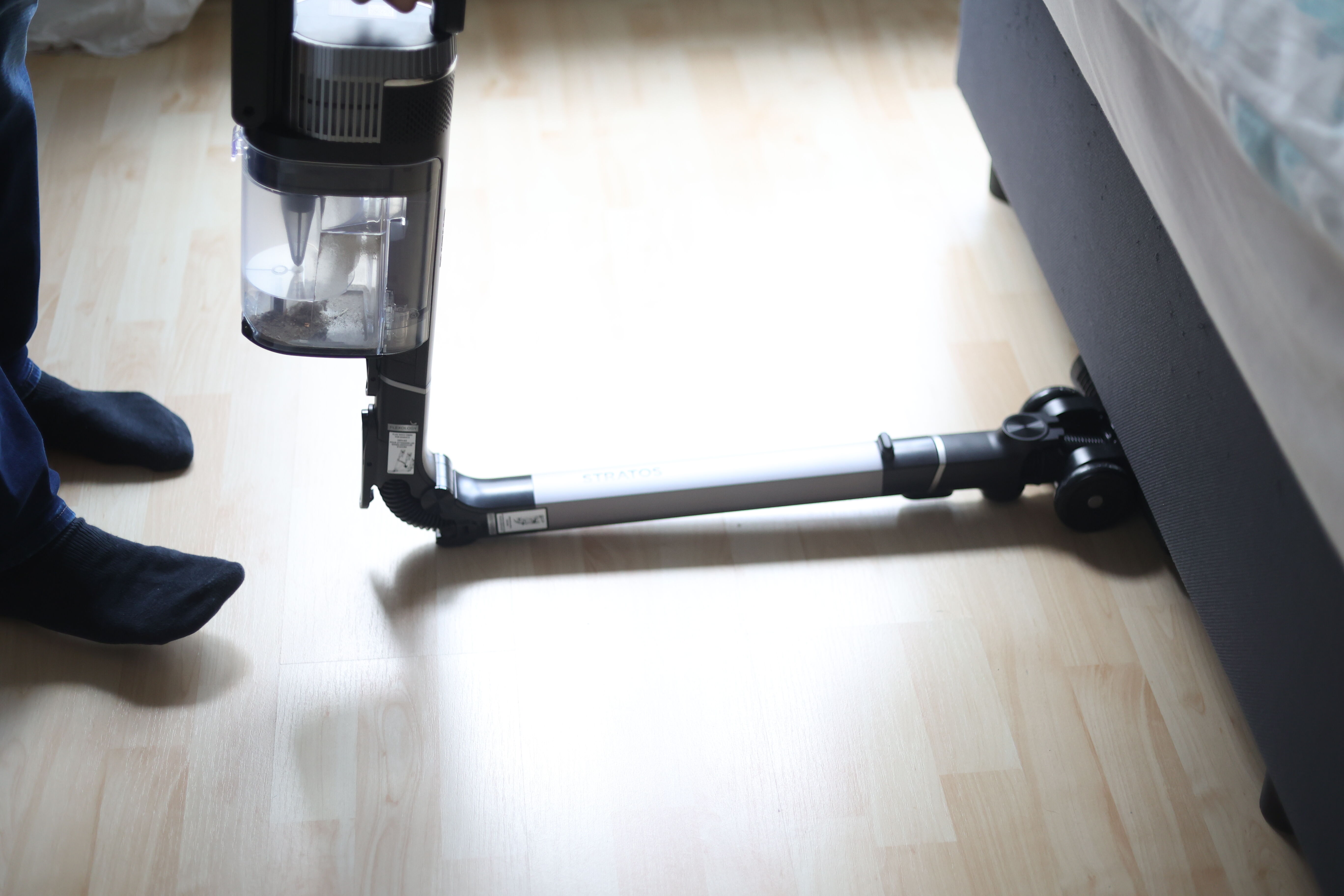 Hinged Flexology tube of the Shark Stratos.